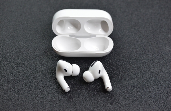 Apple's AirPods Beta Firmware with iOS 17